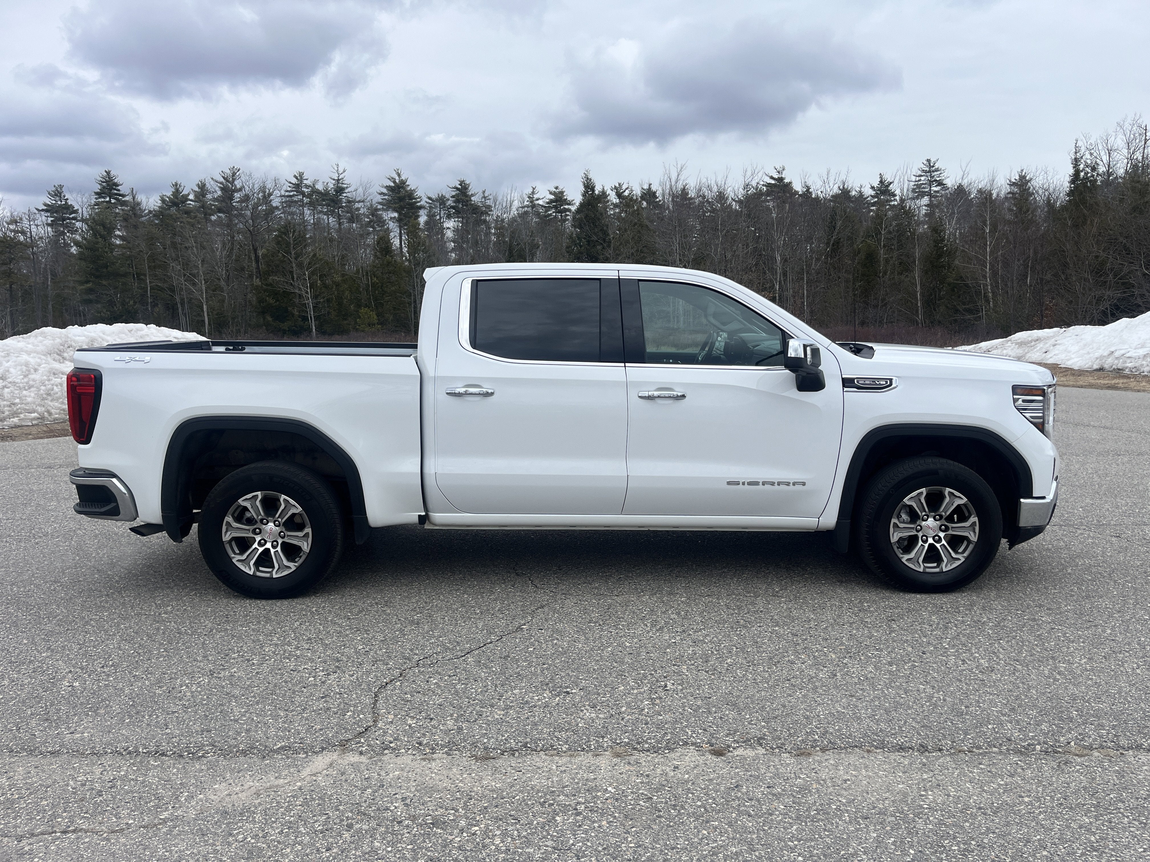 2025 GMC Sierra 1500 SLT