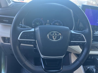 2024 Toyota Highlander LE