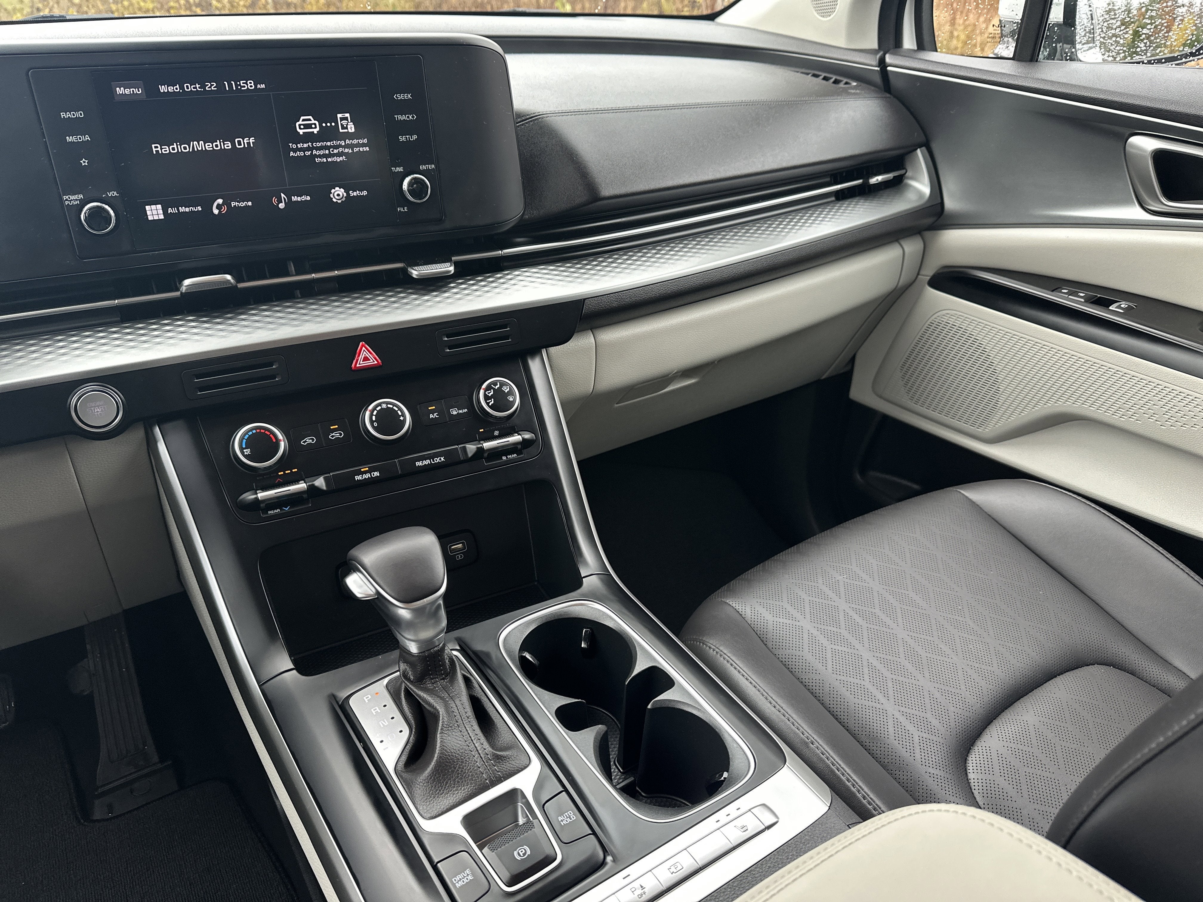 2023 Kia Carnival LX