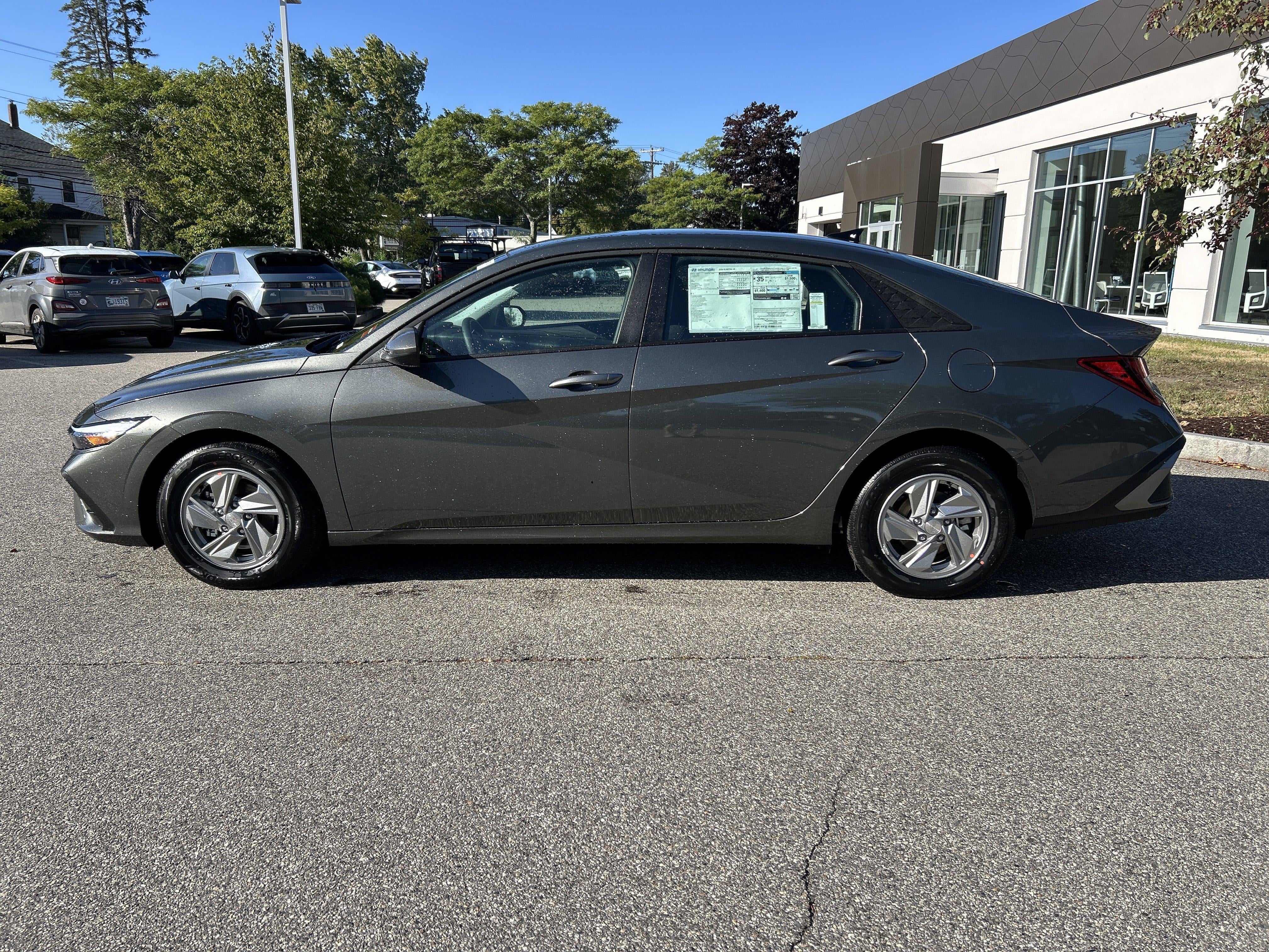 2026 Hyundai ELANTRA SE