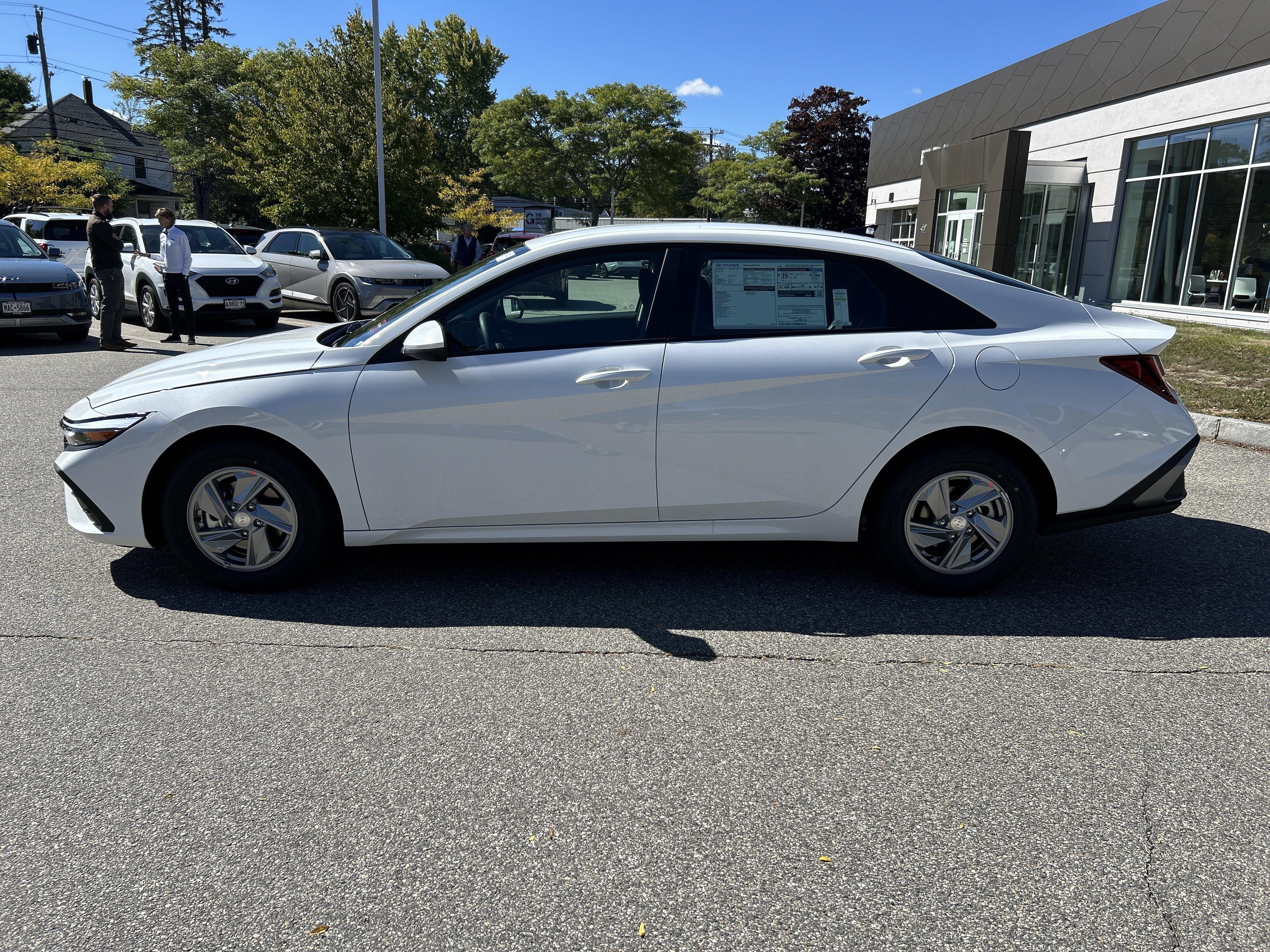 2026 Hyundai ELANTRA SE