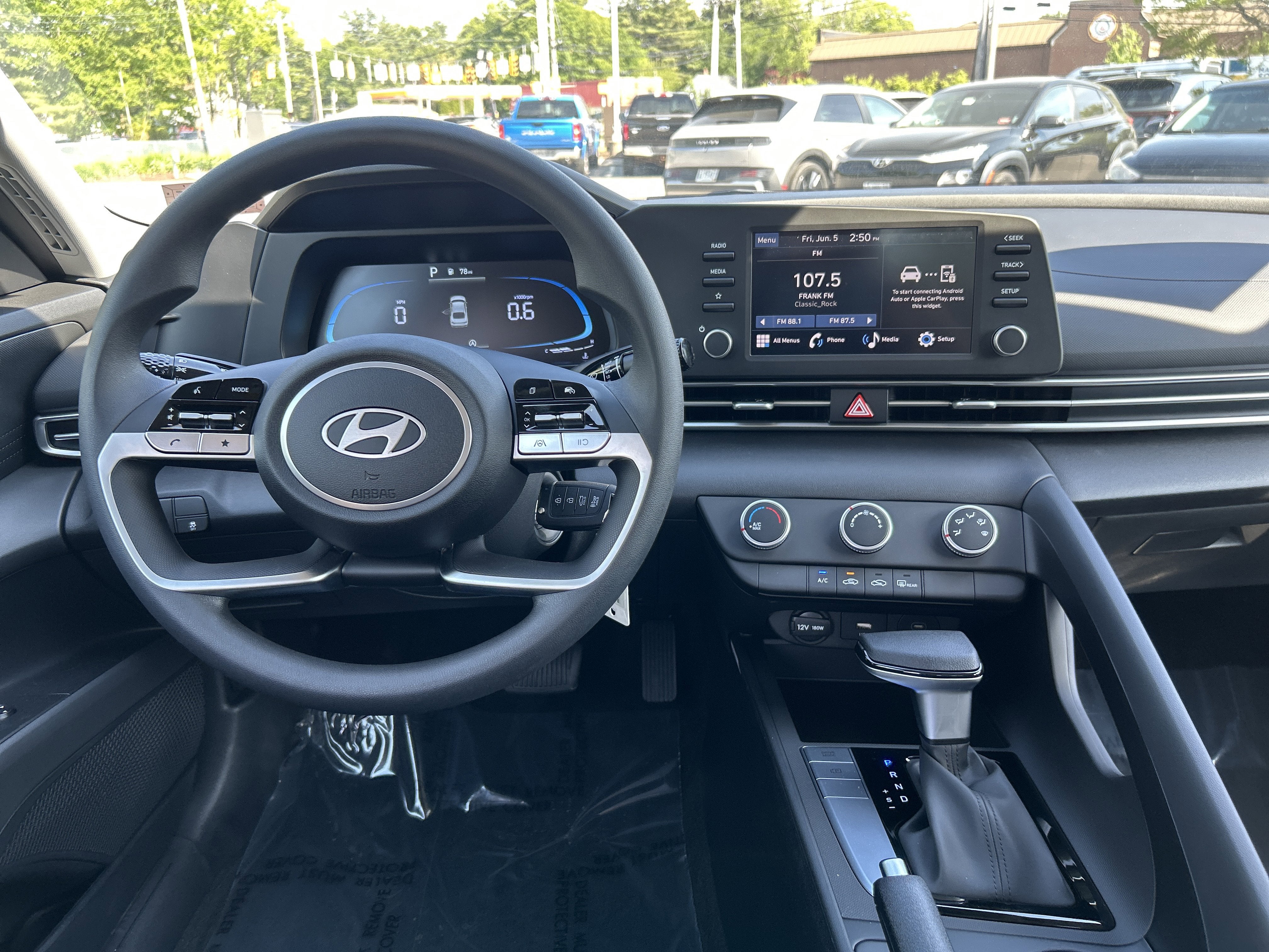 2026 Hyundai ELANTRA SE