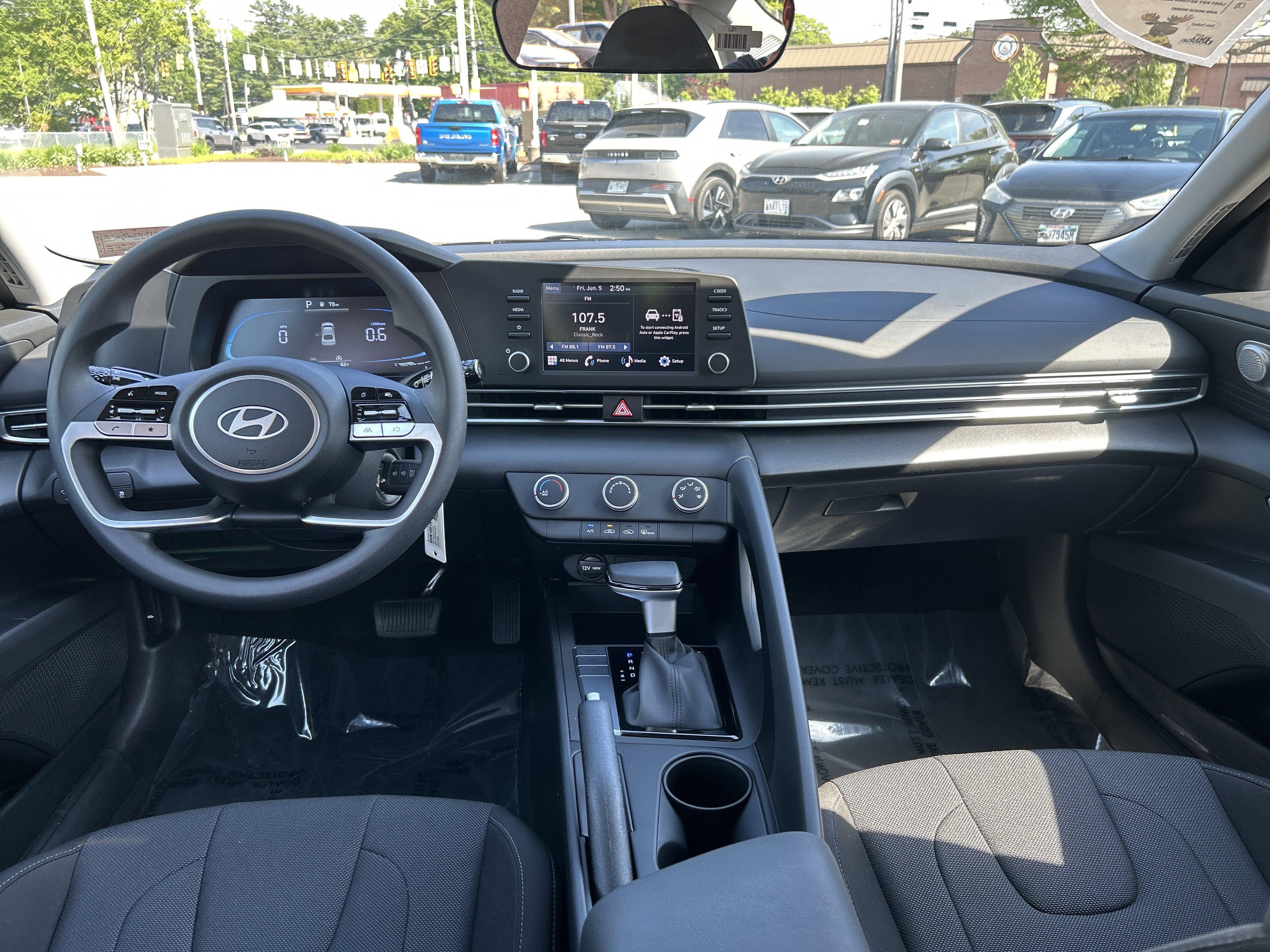 2026 Hyundai ELANTRA SE