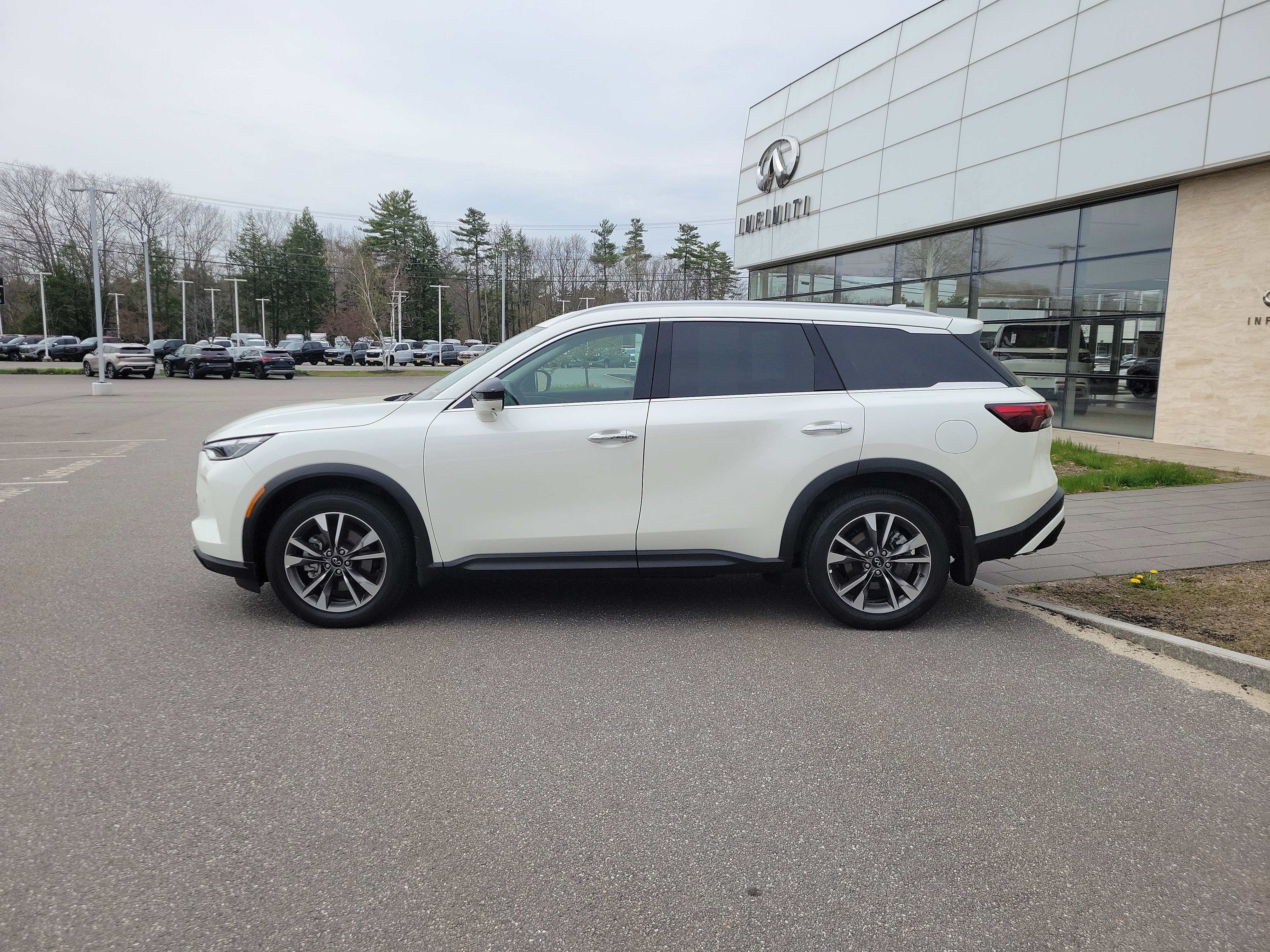 2025 INFINITI QX60 Luxe AWD
