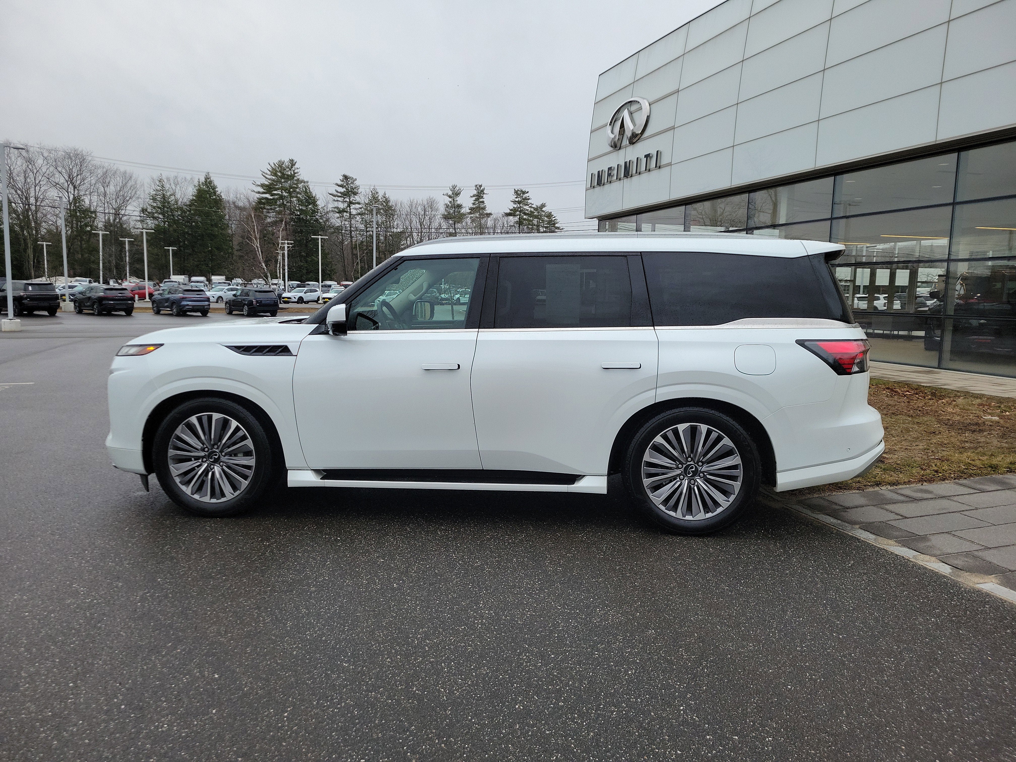 2025 INFINITI QX80 Sensory 4WD