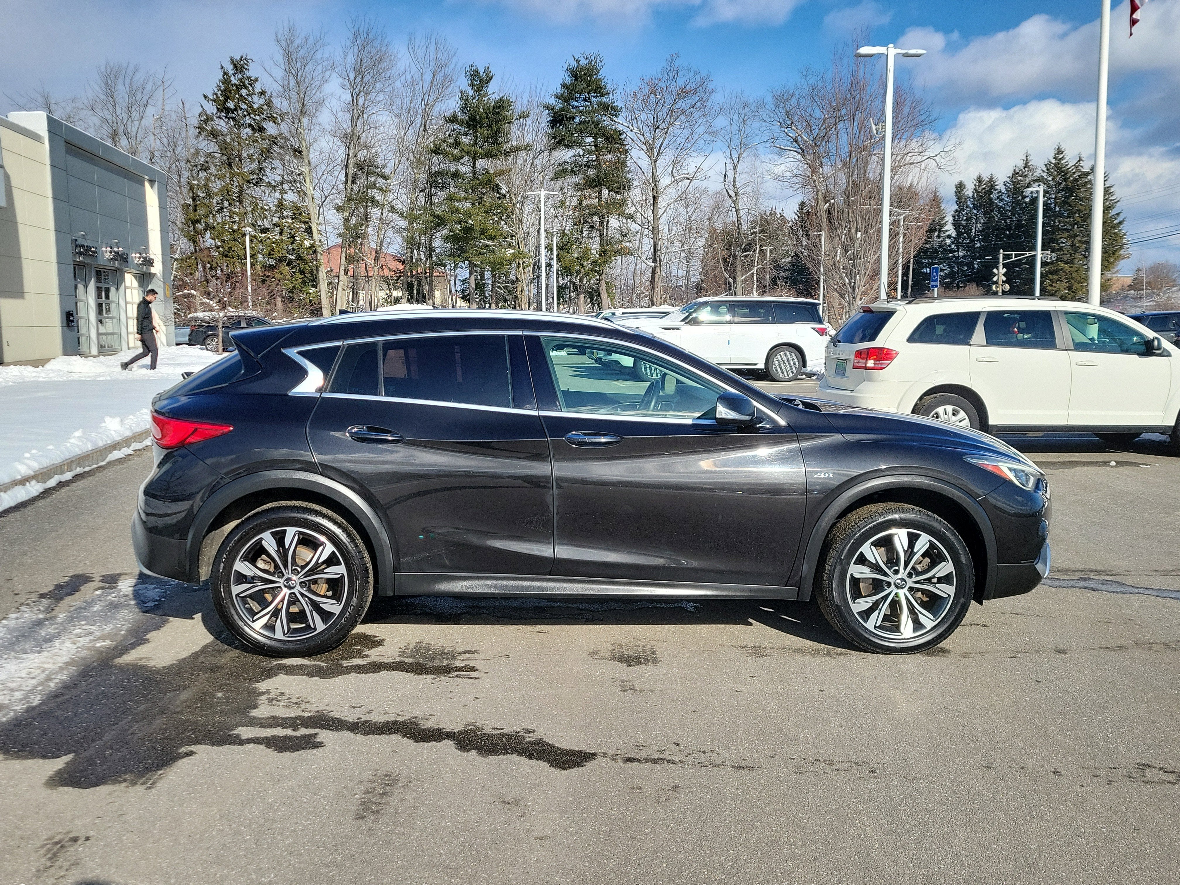 2019 INFINITI QX30 LUXE AWD