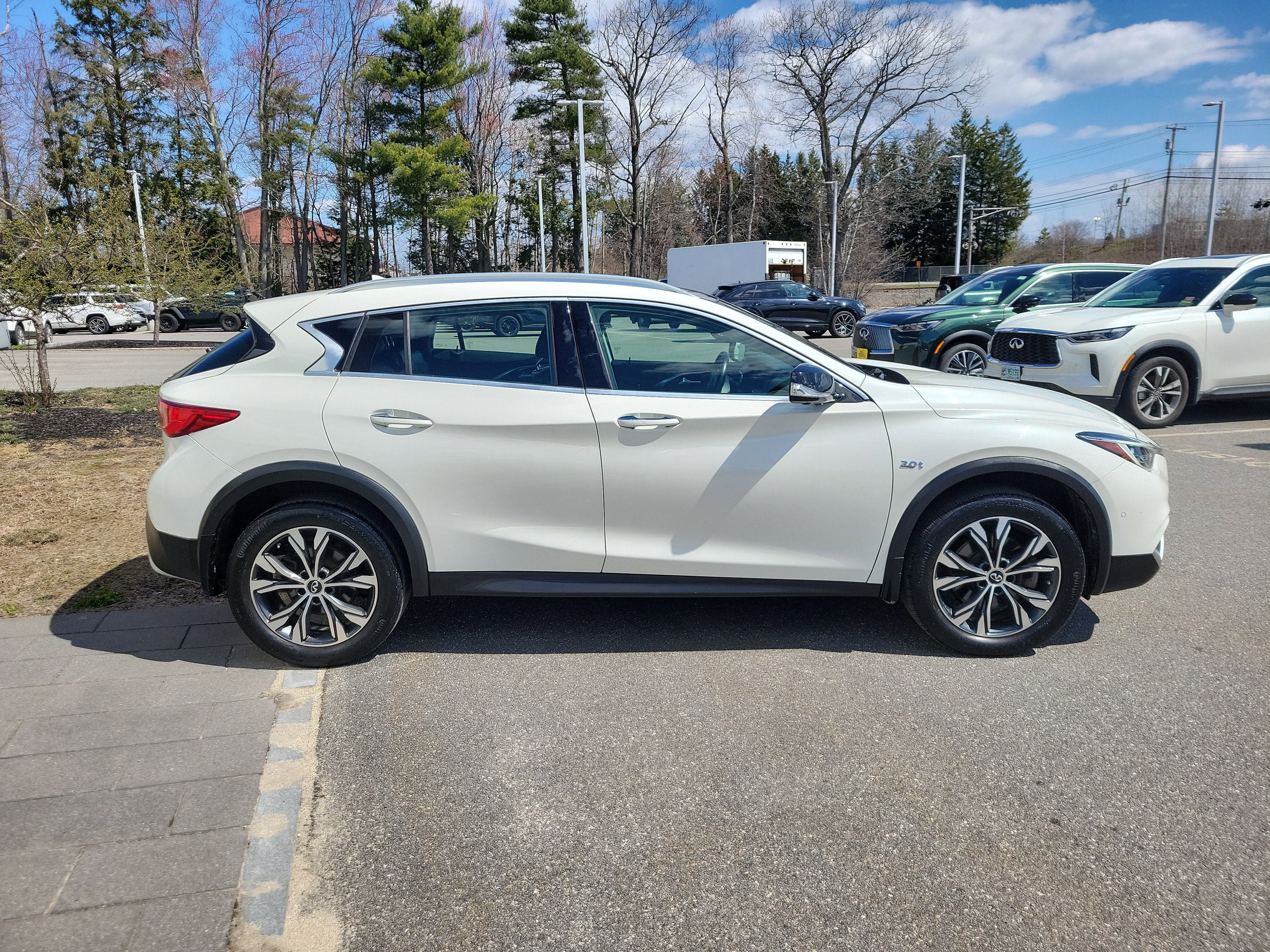 2019 INFINITI QX30 LUXE