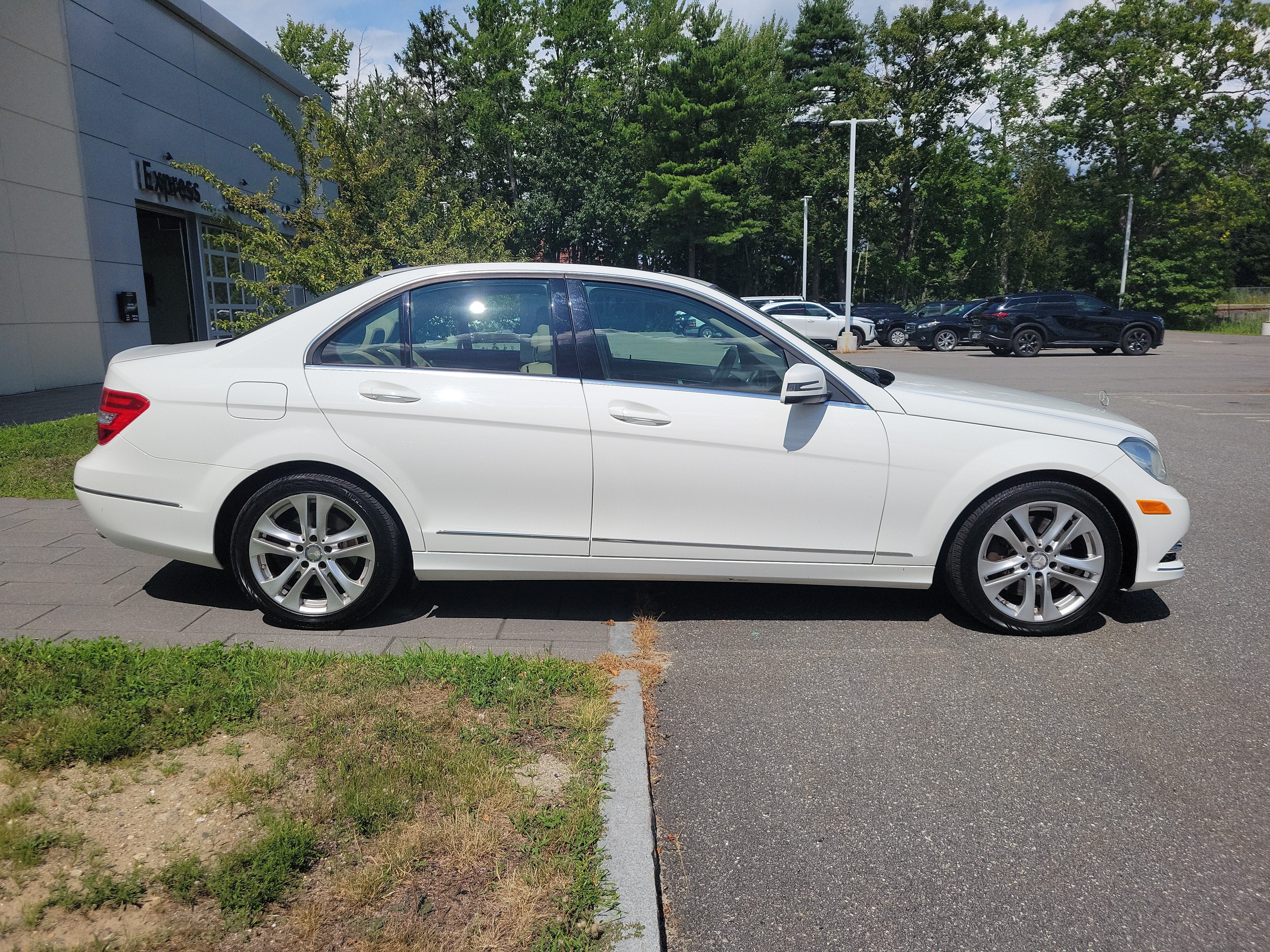 2014 Mercedes-Benz C-Class 4dr Sdn C 300 Luxury 4MATIC®