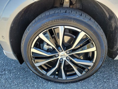 2024 Volvo XC60 Plus Dark Theme