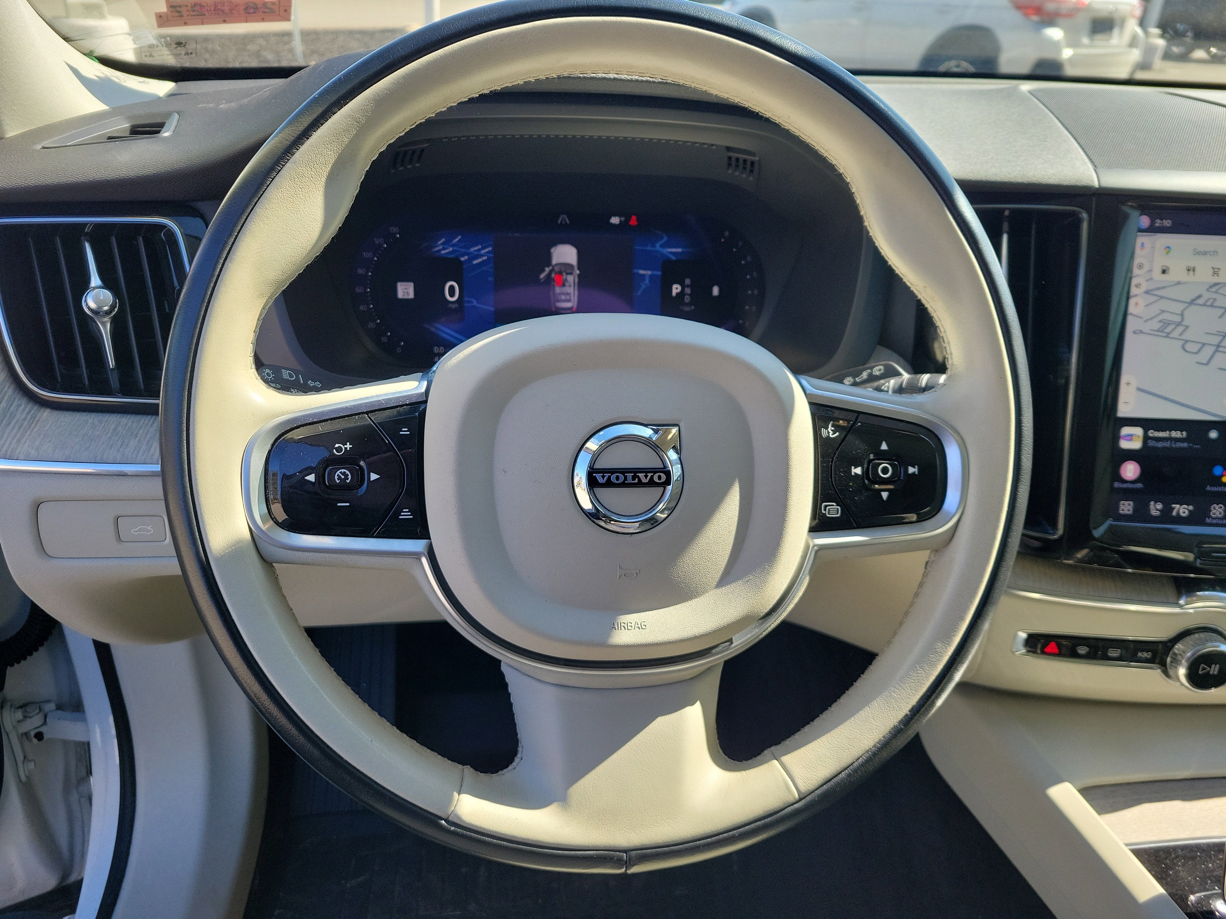 2023 Volvo XC60 Plus Bright Theme