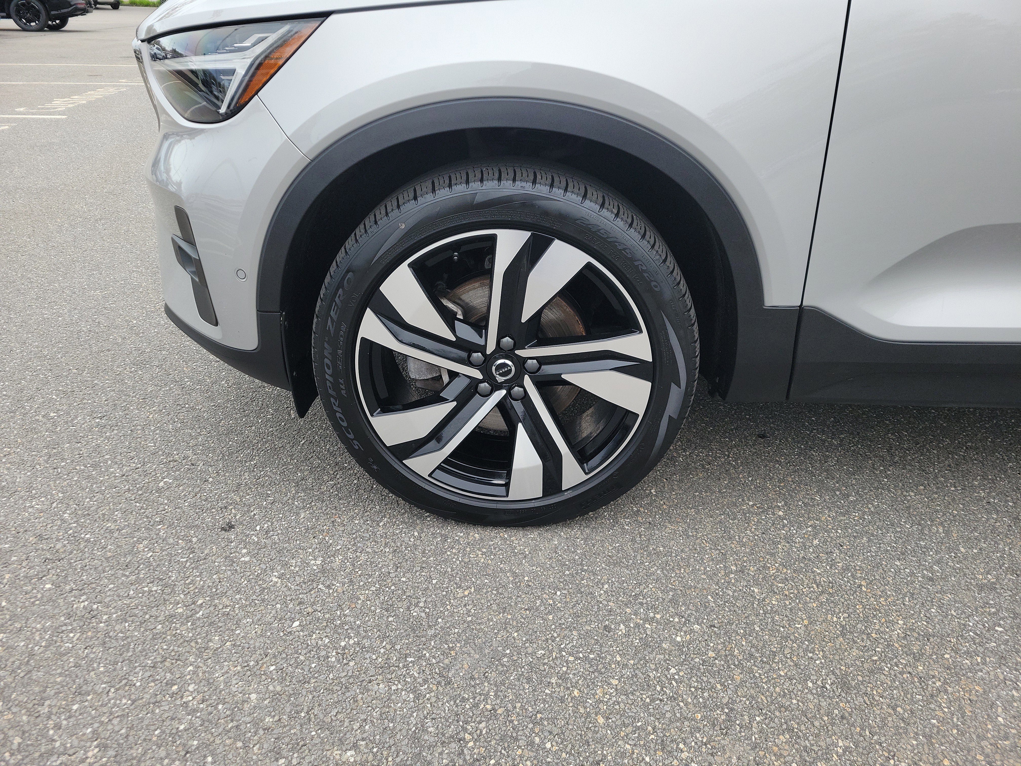 2024 Volvo XC40 Plus Bright Theme