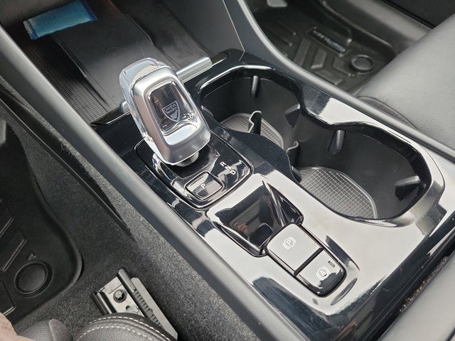 2024 Volvo XC40 Plus Bright Theme
