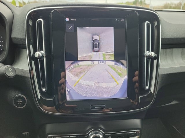 2024 Volvo XC40 Plus Bright Theme
