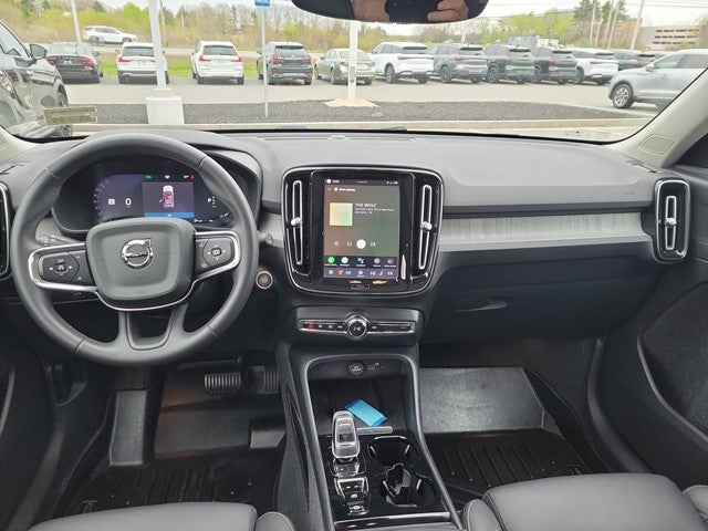 2024 Volvo XC40 Plus Bright Theme