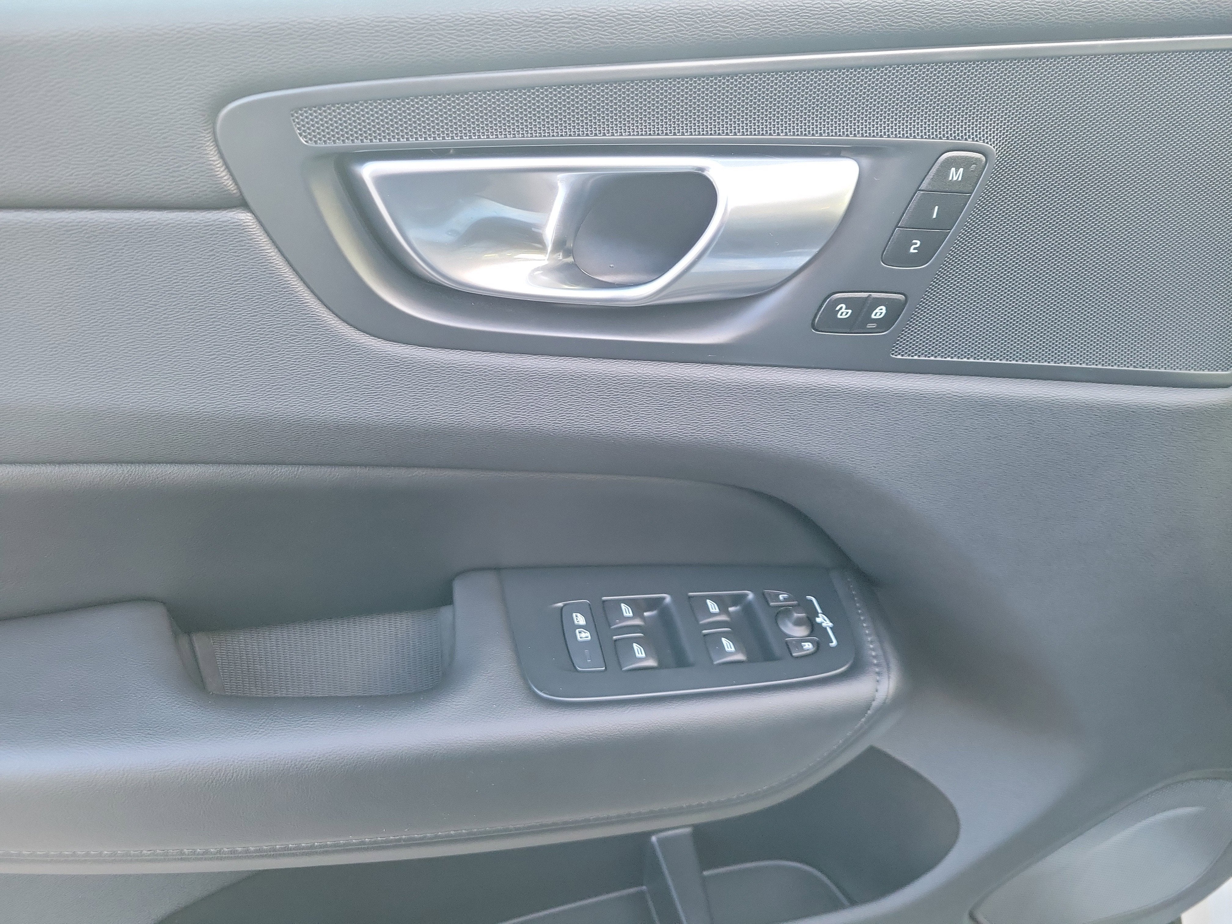 2025 Volvo XC60 Plus