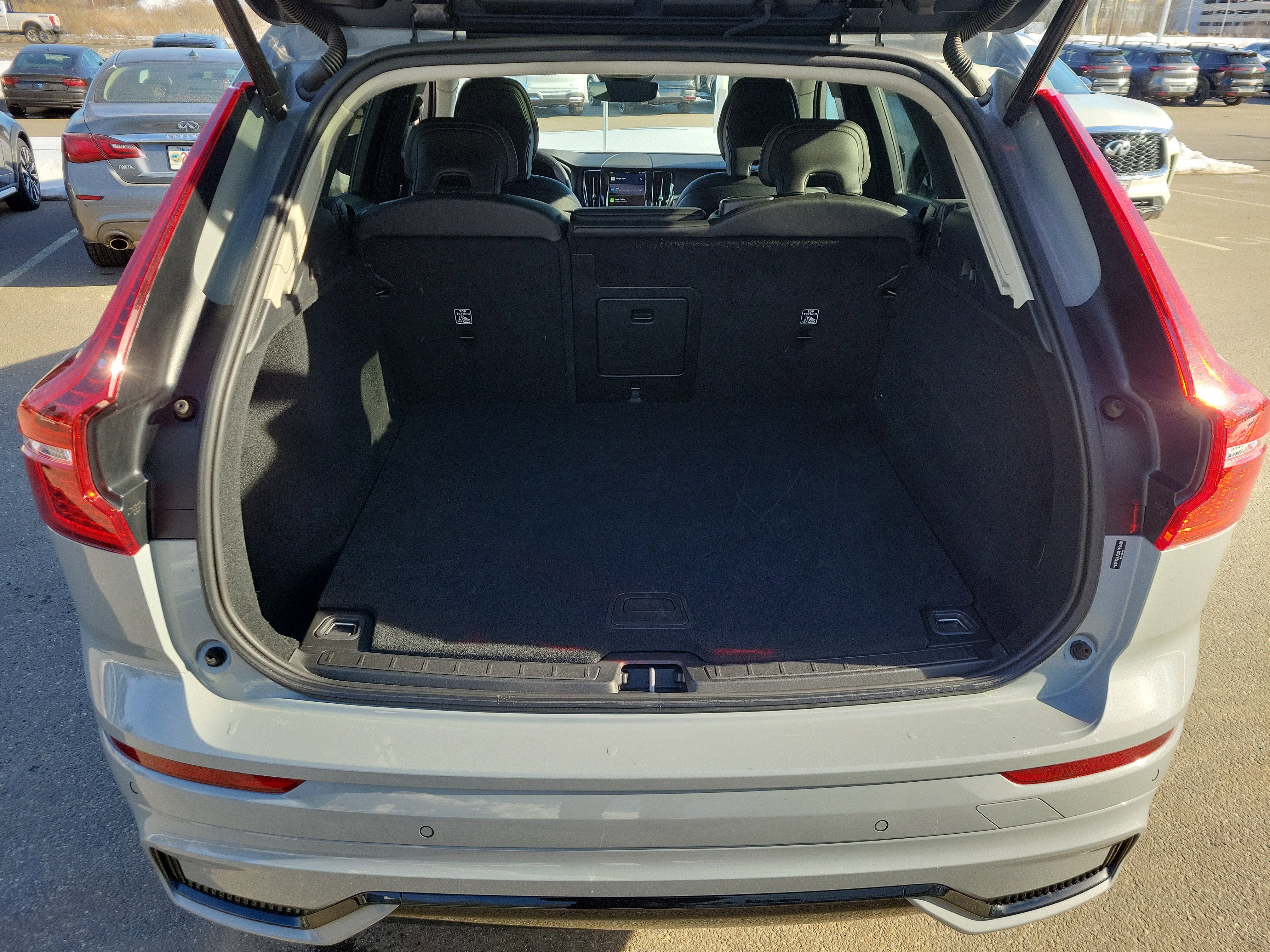 2025 Volvo XC60 Core