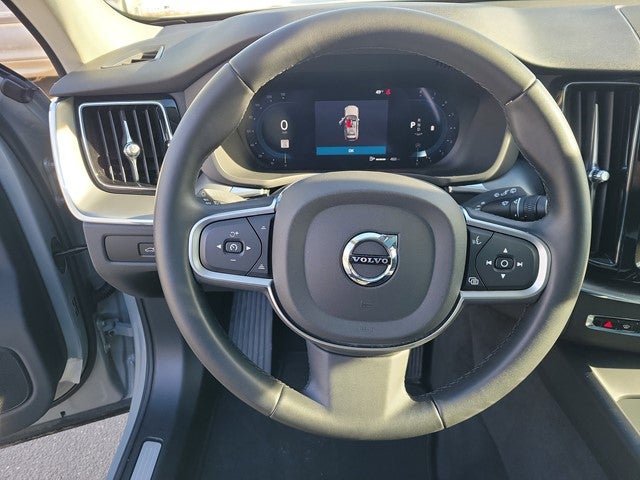 2025 Volvo XC60 Core