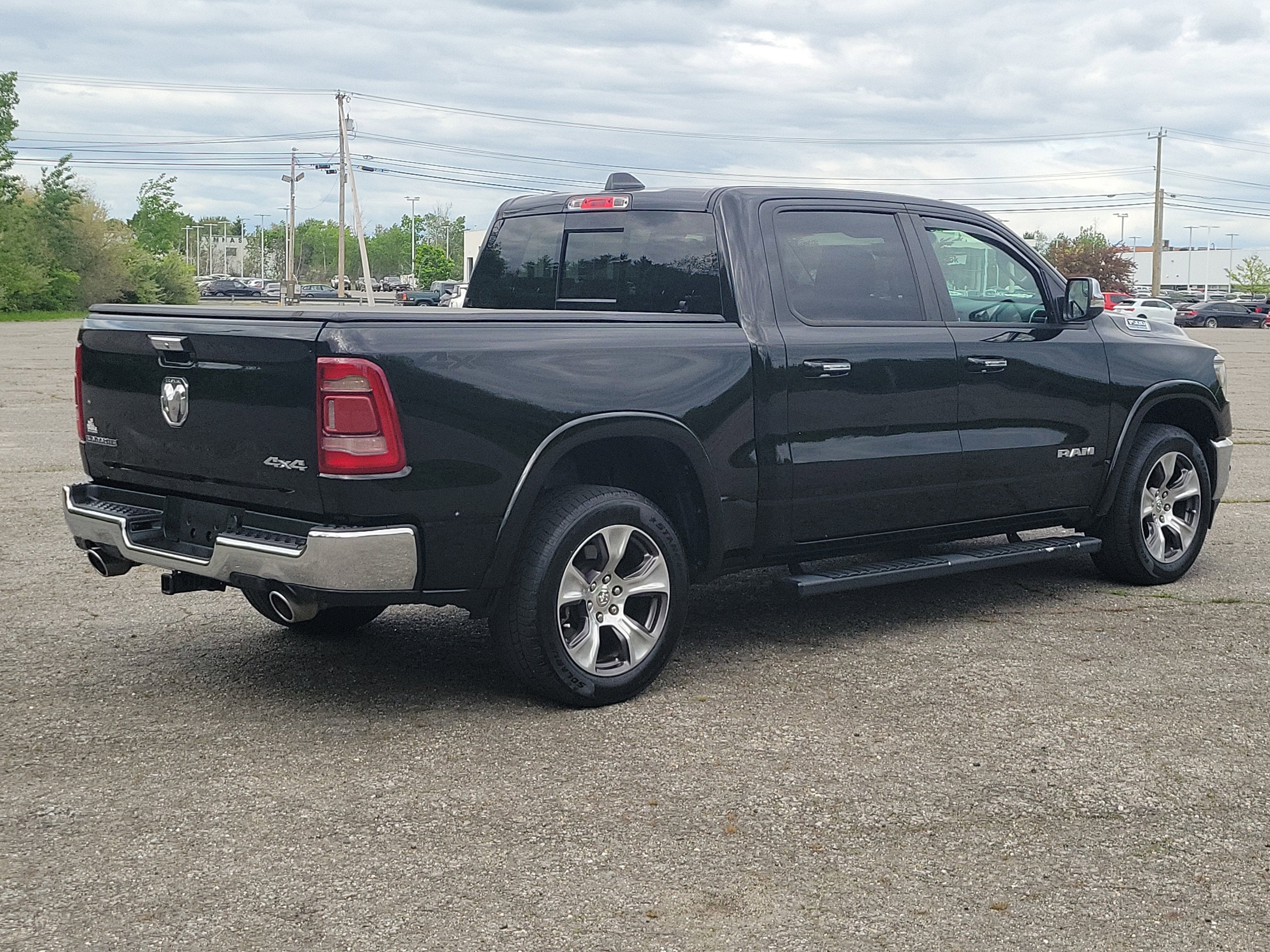 2022 RAM 1500 Laramie Crew Cab 4x4 5'7" Box