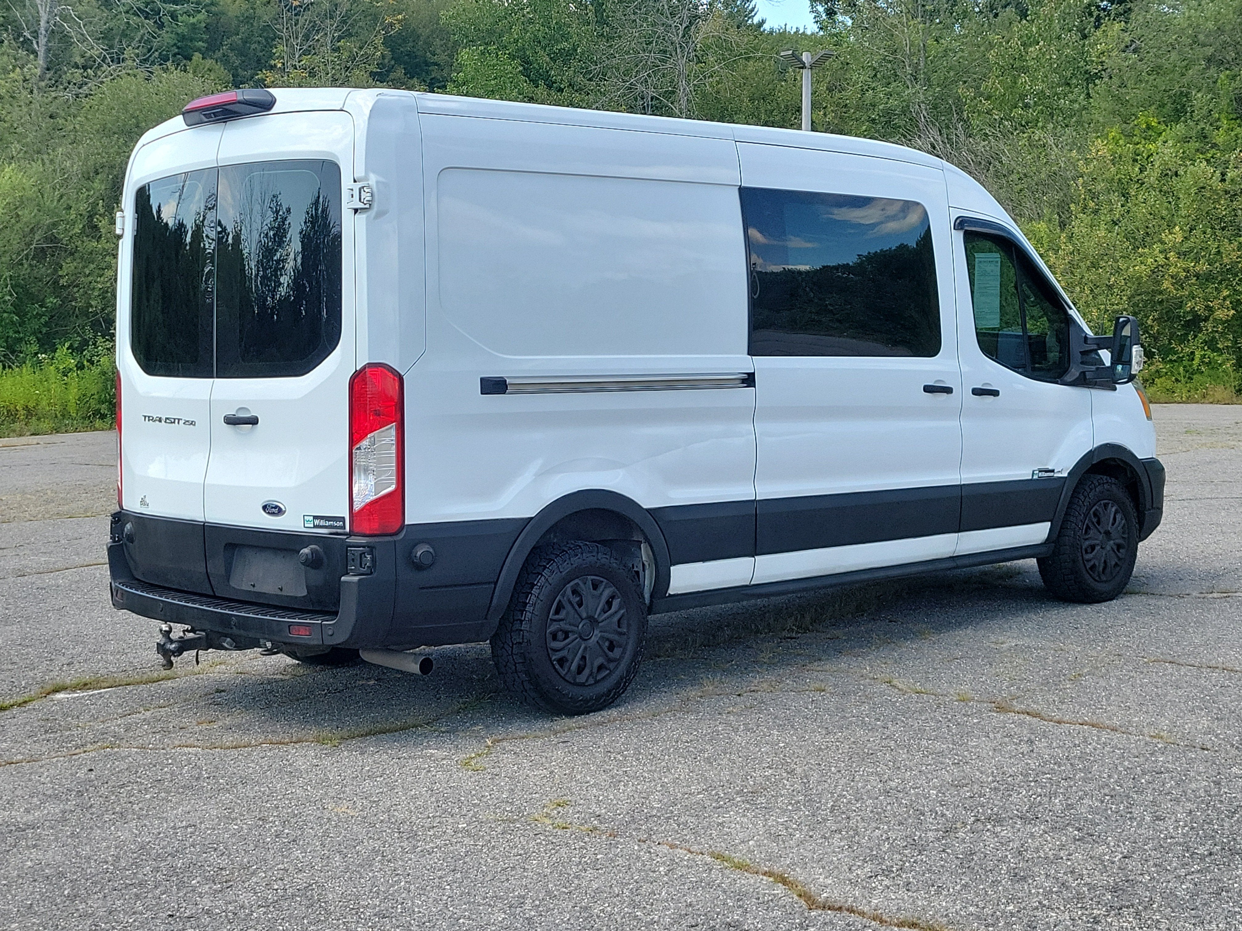 2020 Ford Transit-250 Cargo Van T-250 130" Med Rf 9070 GVWR RWD