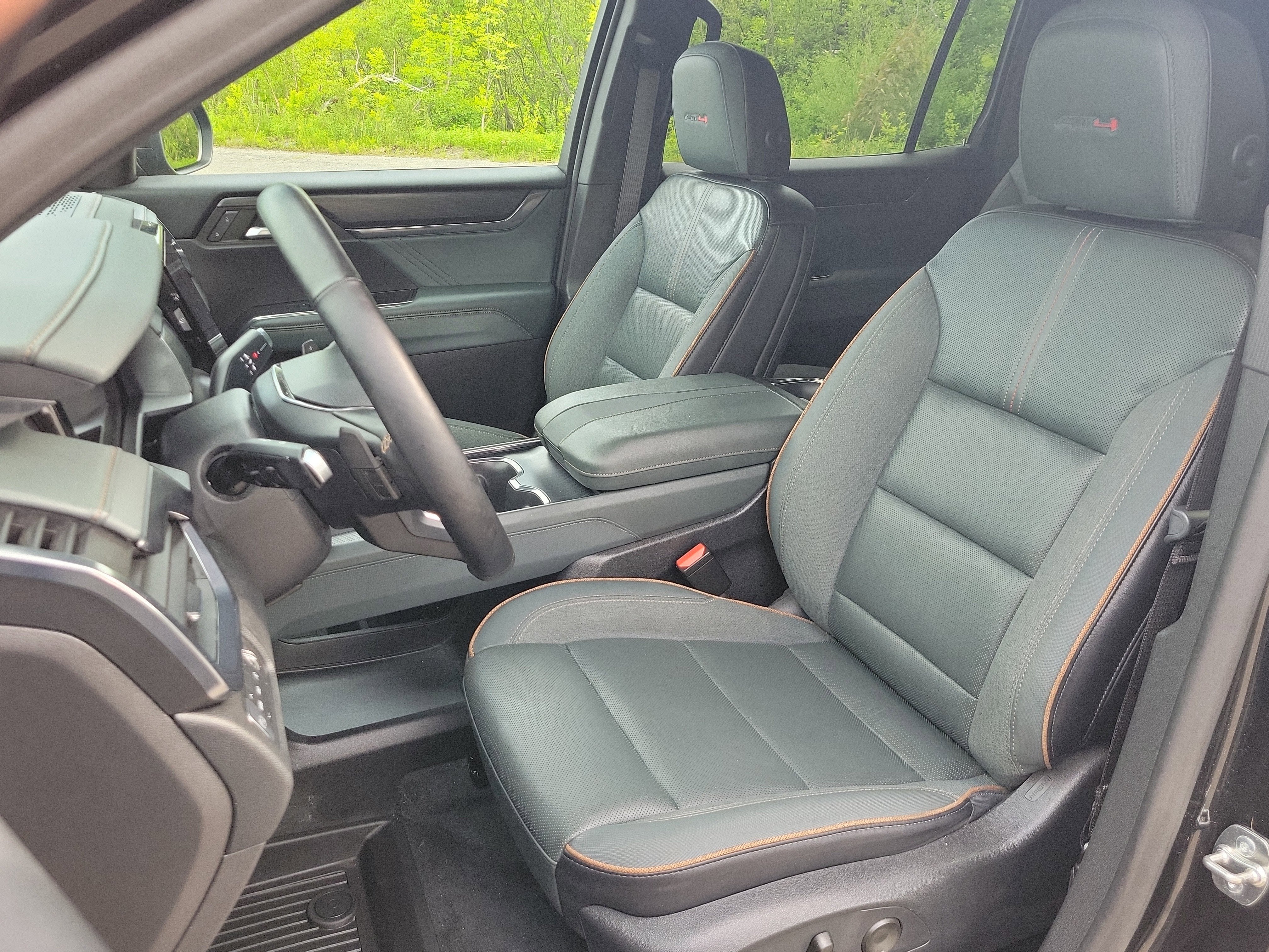 2024 GMC Acadia AT4