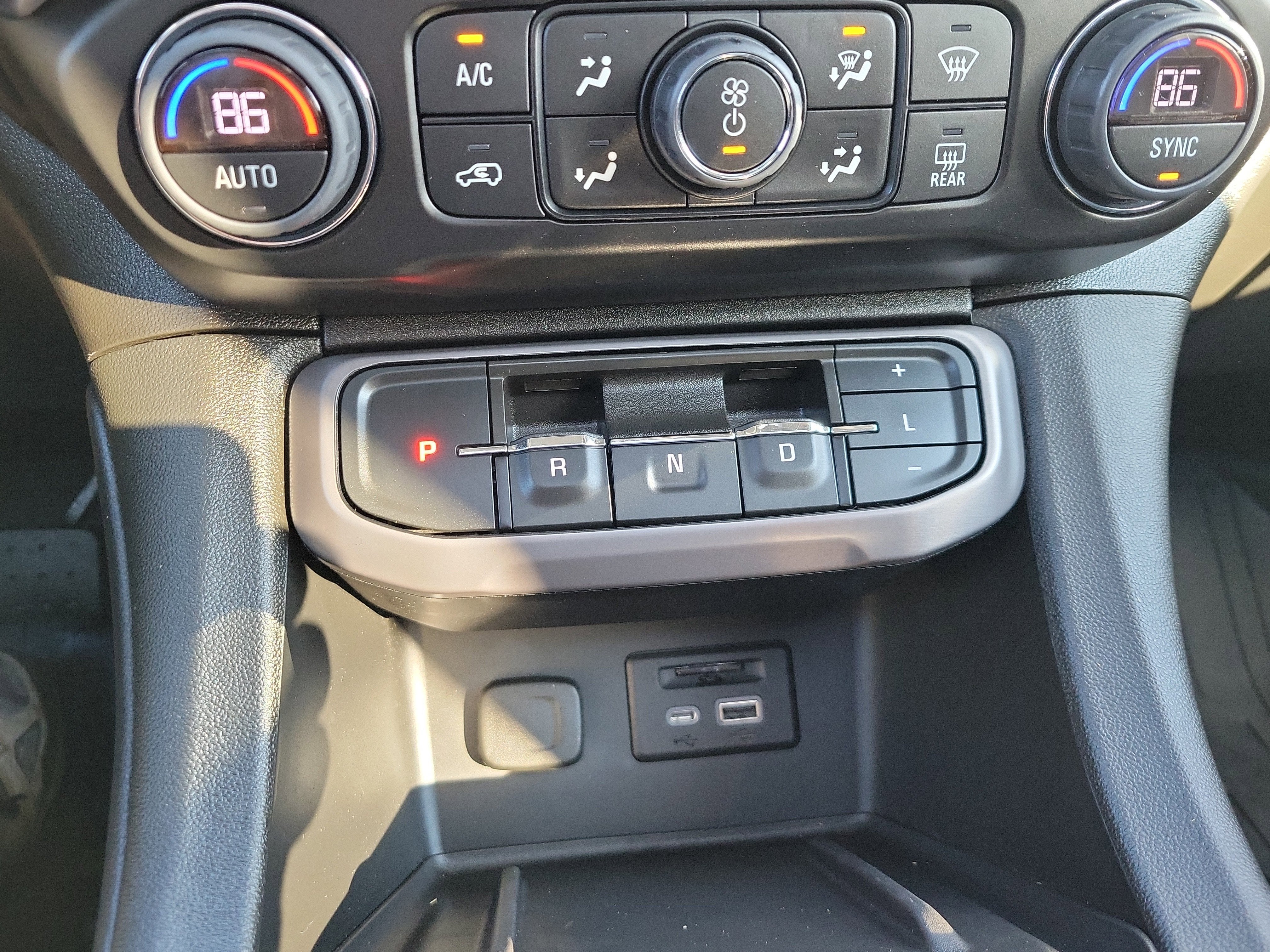 2023 GMC Acadia AT4