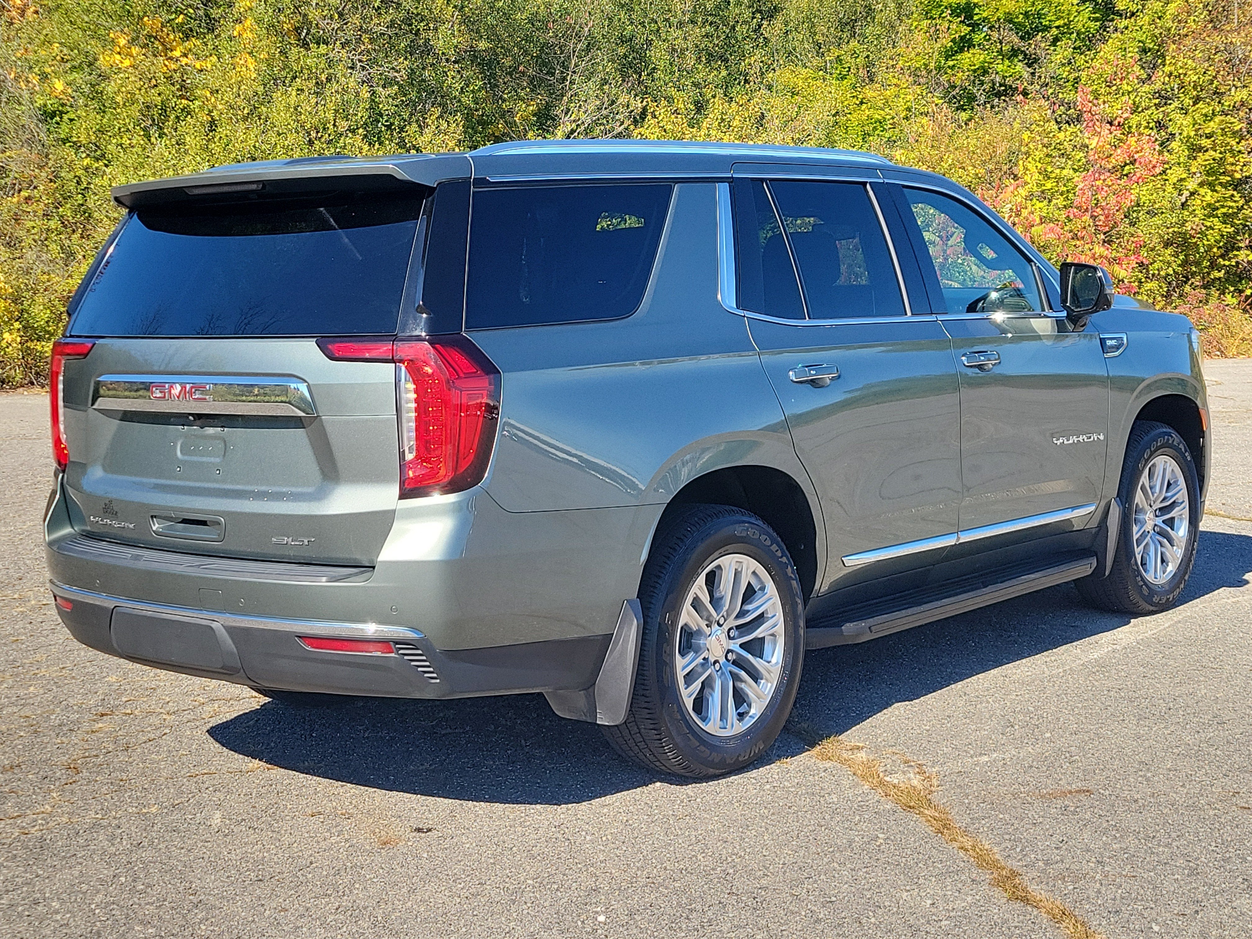 2023 GMC Yukon SLT