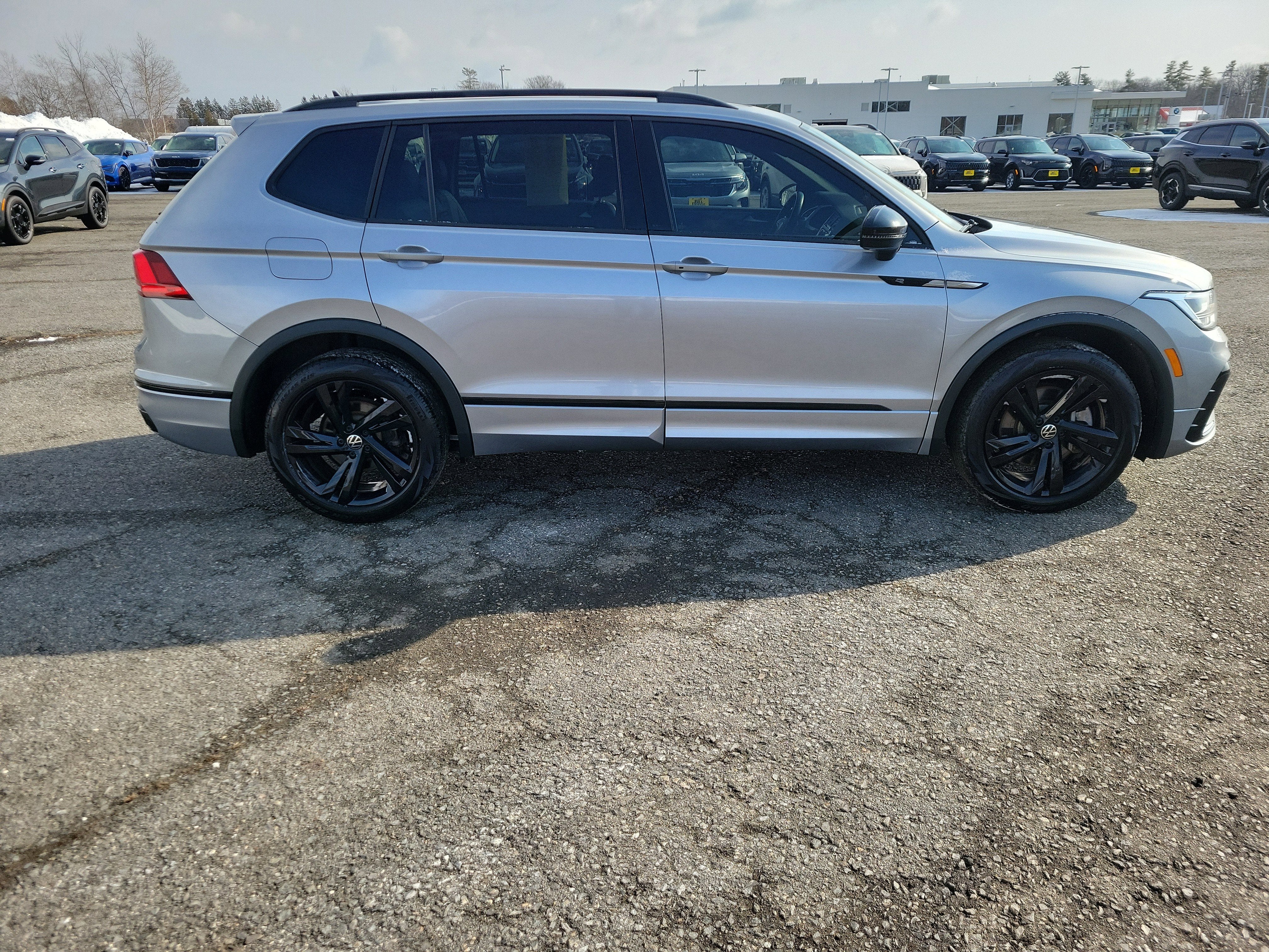 2023 Volkswagen Tiguan 2.0T SE R-Line Black