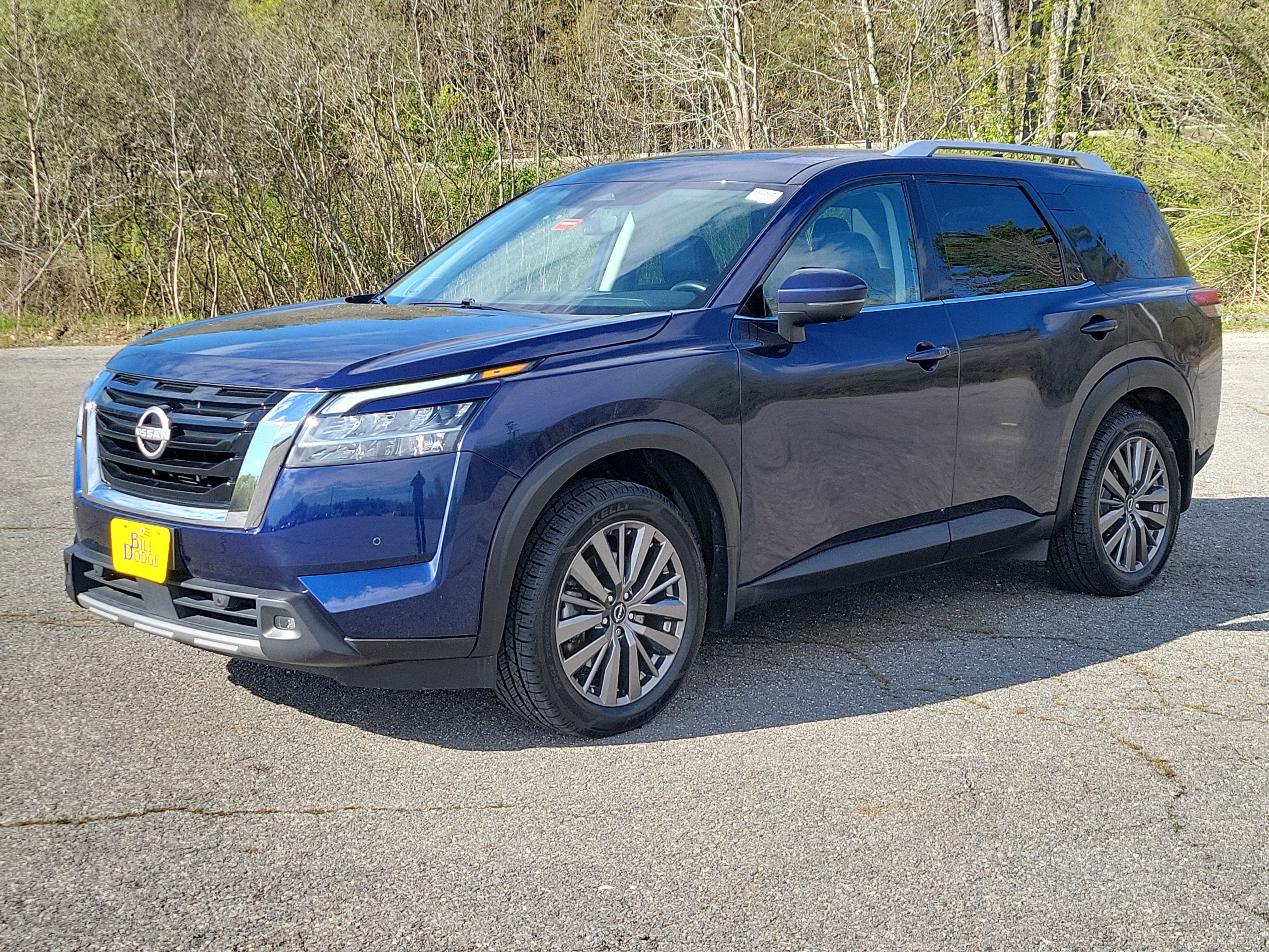 2023 Nissan Pathfinder SL 4WD's photo