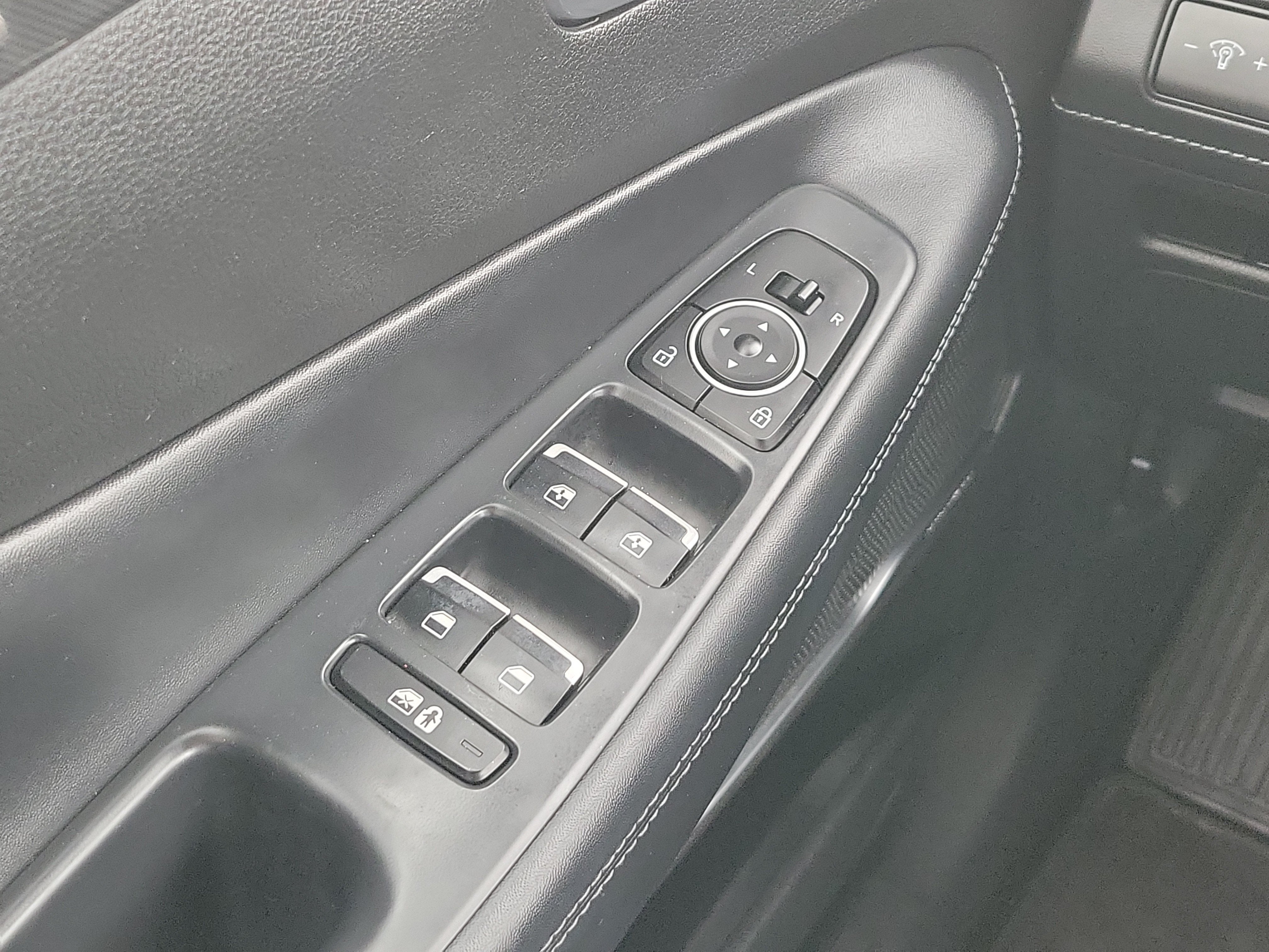 2023 Hyundai SANTA FE HYBRID SEL Premium