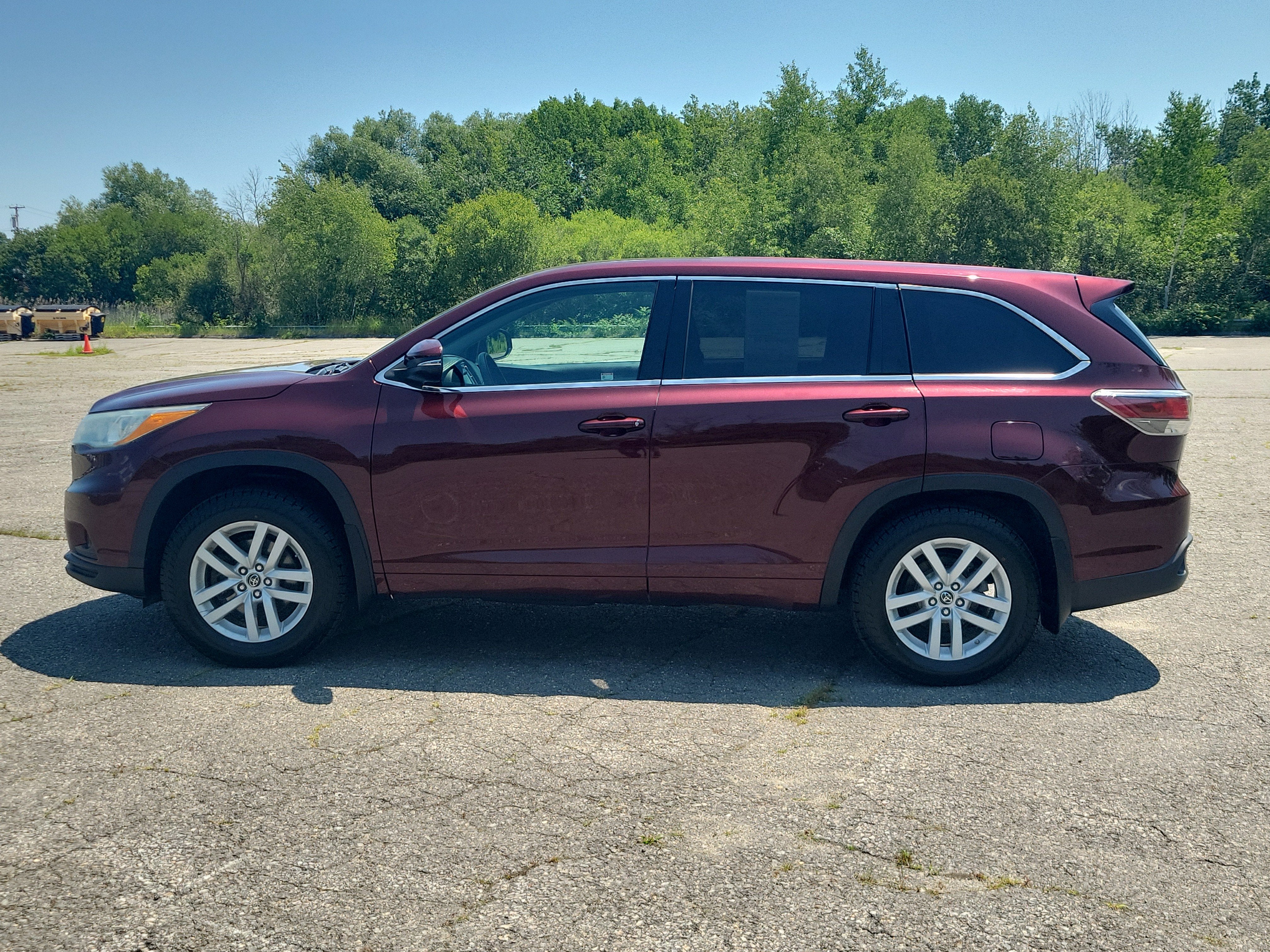 Used 2016 Toyota Highlander LE with VIN 5TDBKRFH3GS324779 for sale in Brunswick, ME