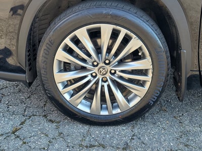 2023 Toyota Highlander Hybrid Platinum