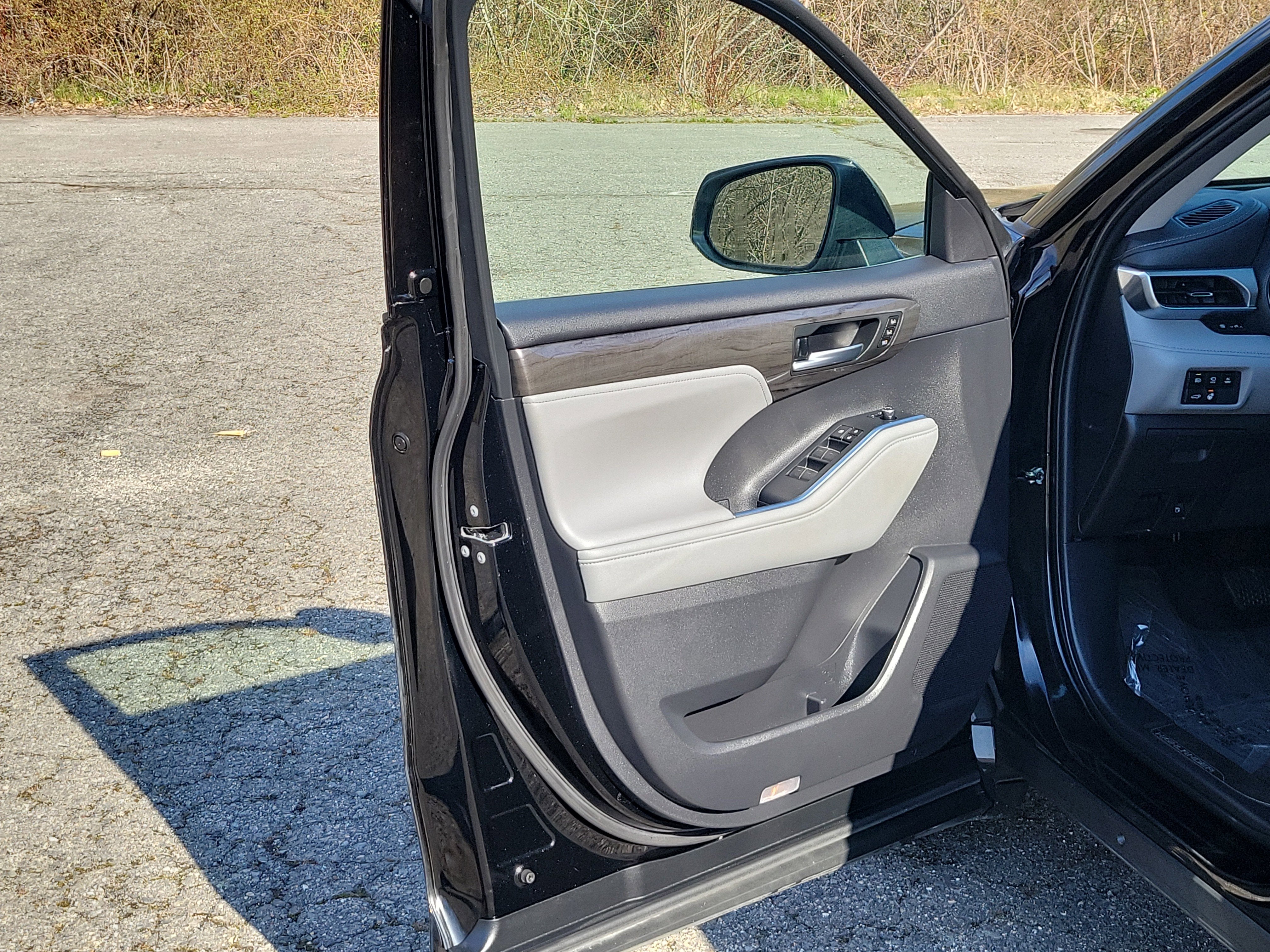 2023 Toyota Highlander Hybrid Platinum