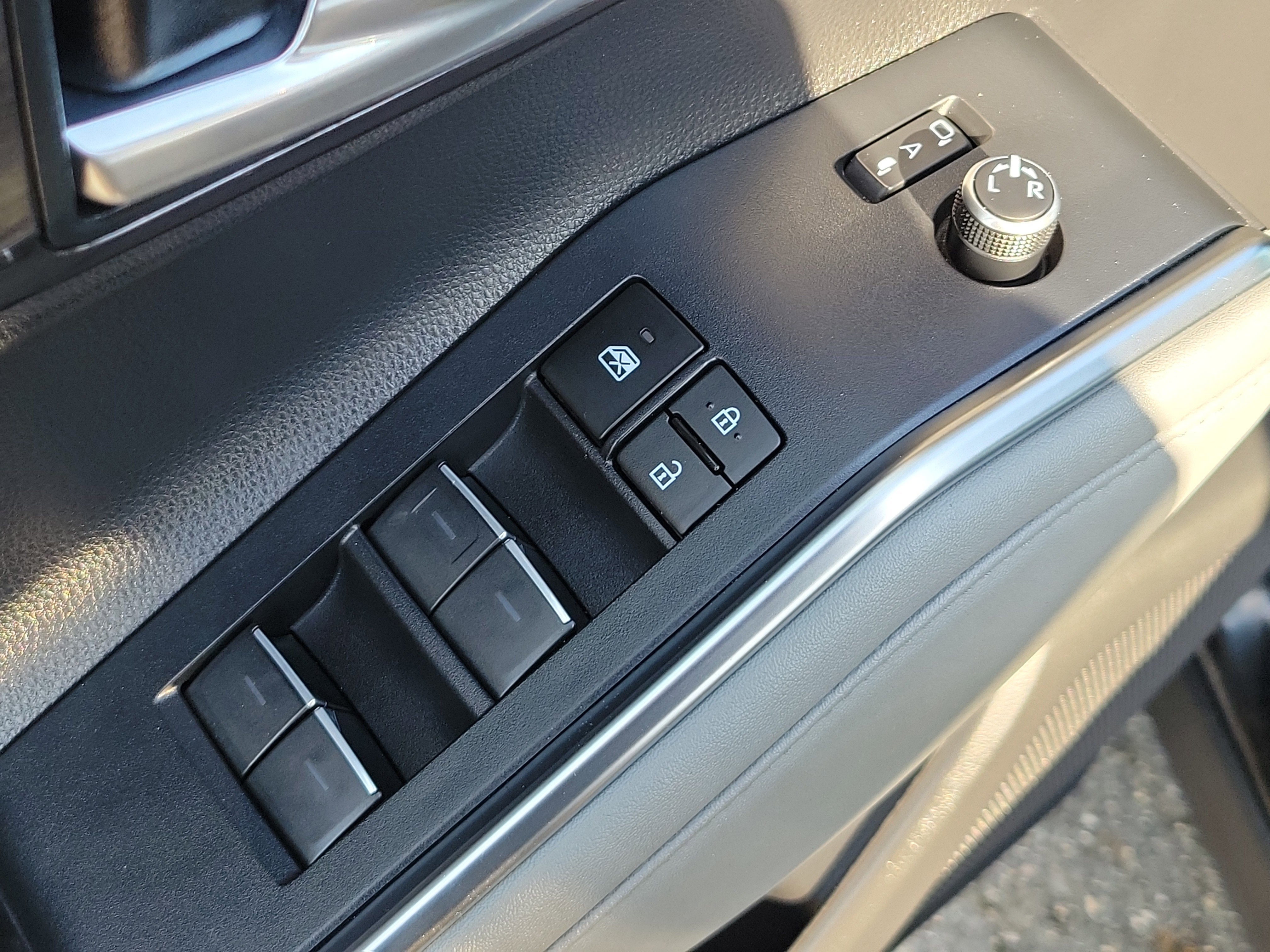 2023 Toyota Highlander Hybrid Platinum