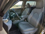2023 Toyota Highlander Hybrid Platinum