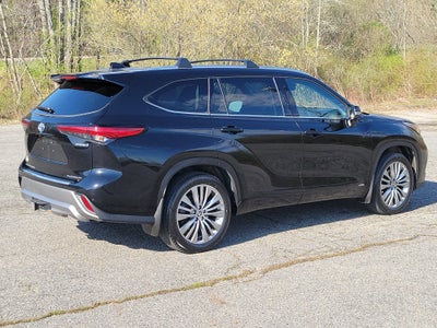 2023 Toyota Highlander Hybrid Platinum