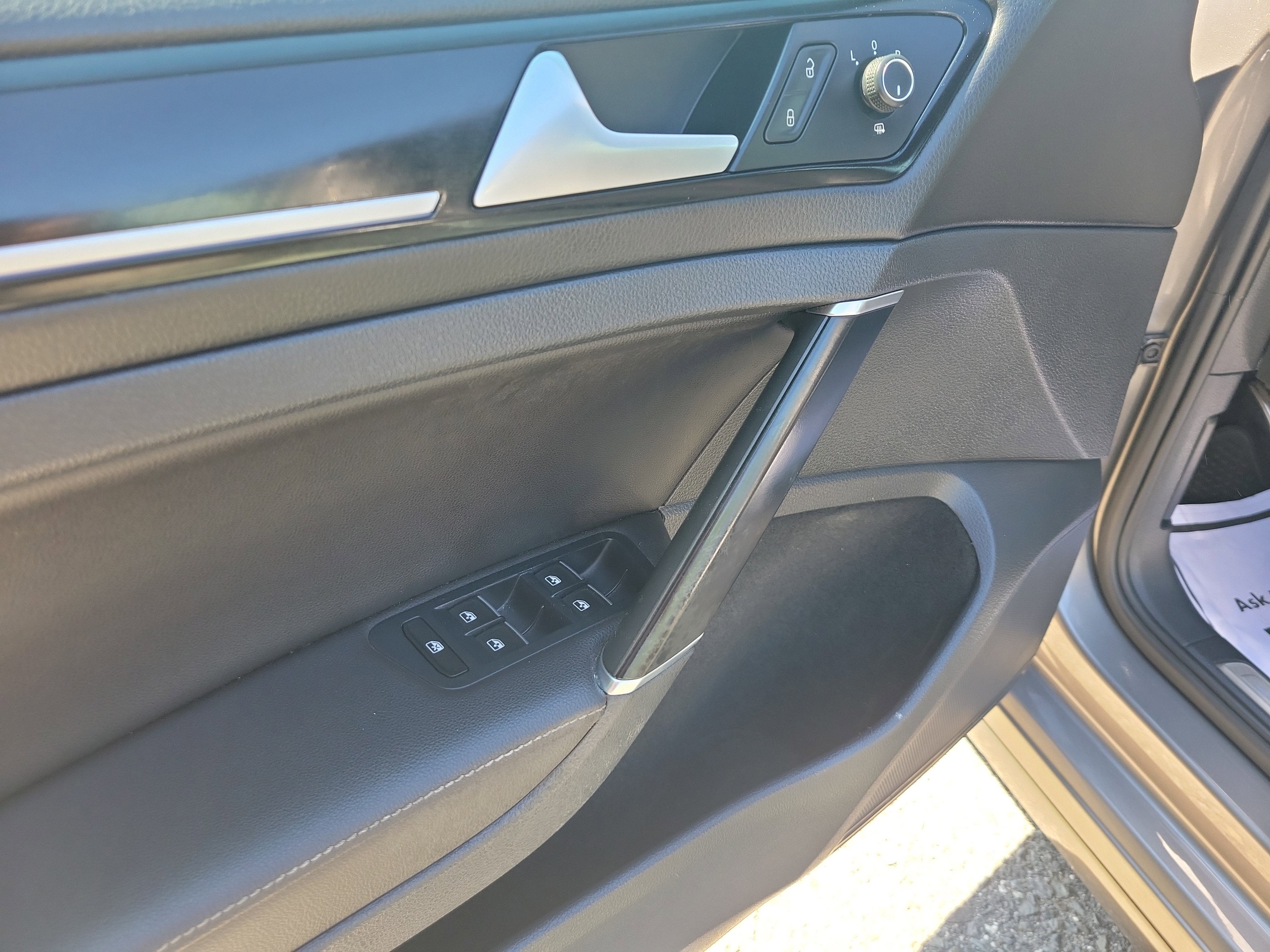 2016 Volkswagen Golf R 4-Door