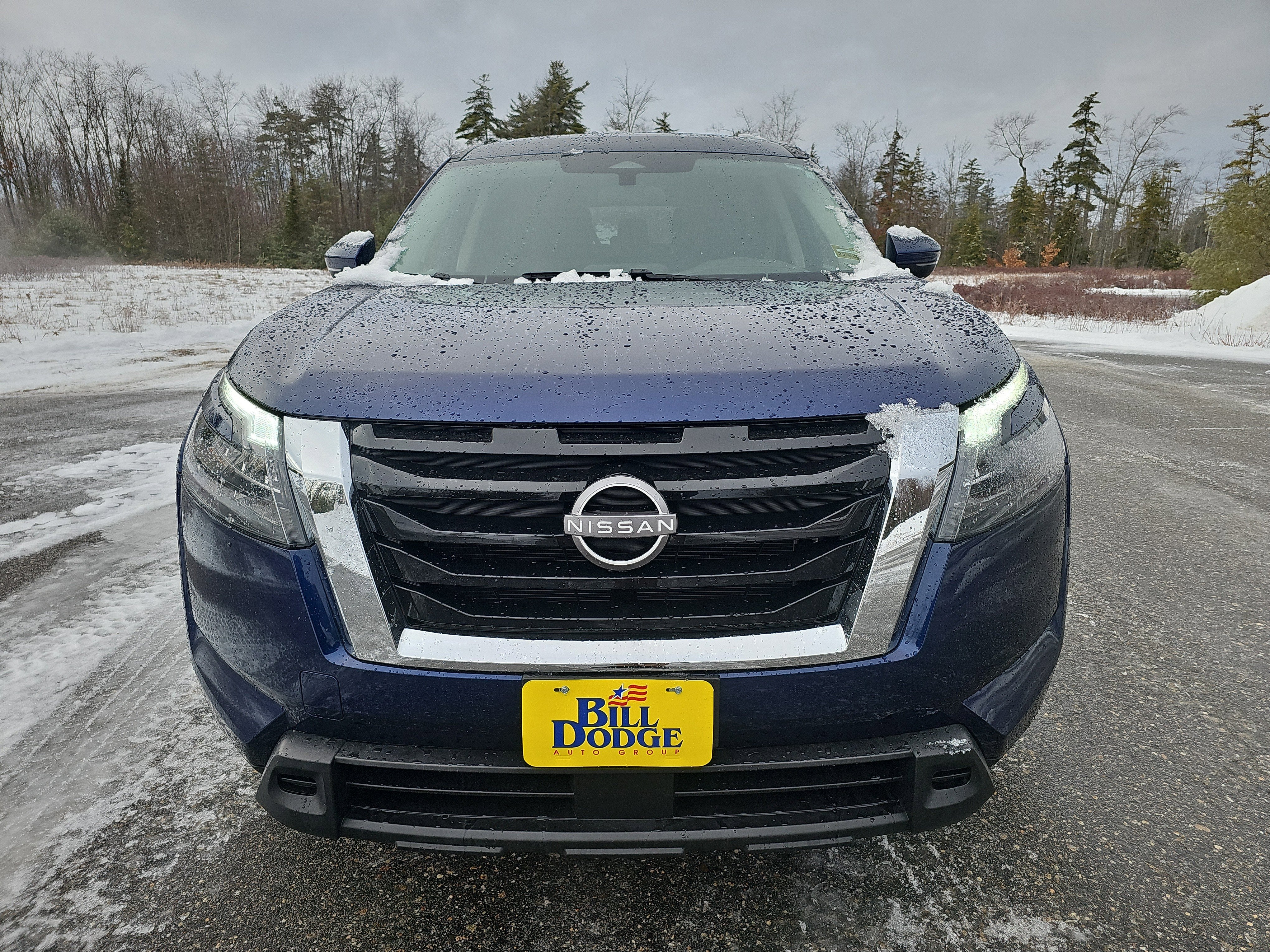 2025 Nissan Pathfinder SV