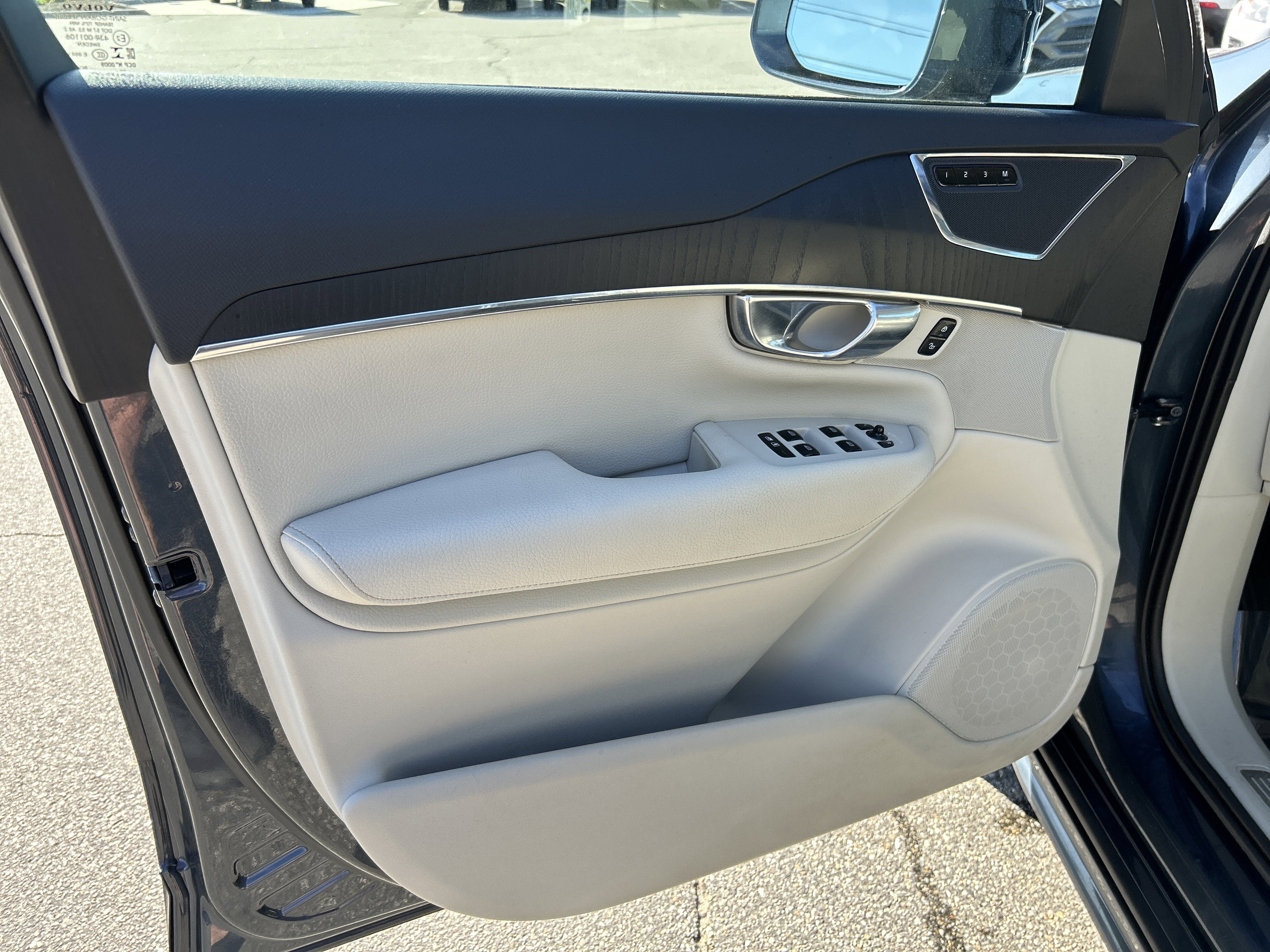 2020 Volvo XC90 Momentum